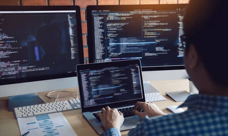 数据科学选型:R与Python如何赋能乌什县网站建设?